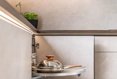 System narożny typu cargo w szafce kuchennej