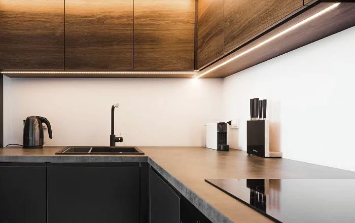Oświetlenie LED do kuchni - jak stworzyć idealne światło nad blatem i w całej kuchni